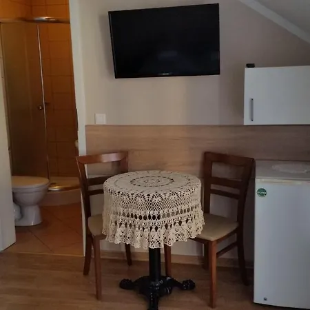 Pod Debem Bed & Breakfast *