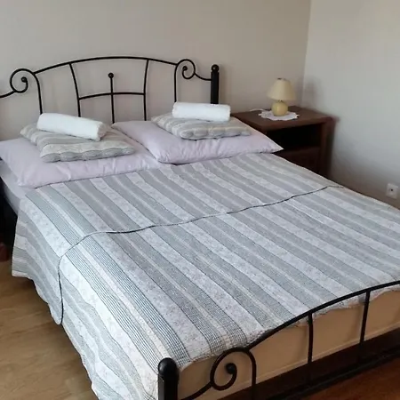 Pod Debem Bed & Breakfast *