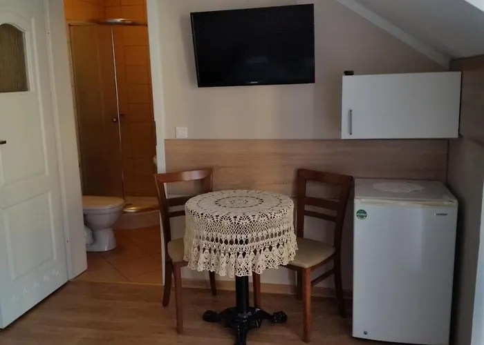 Pod Dębem Bed & Breakfast 3*