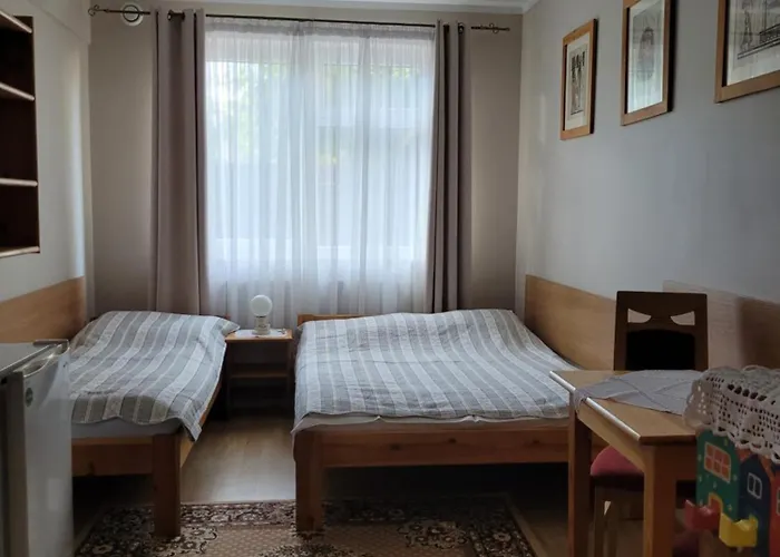 Pod Dębem Nocleg ze śniadaniem 3*